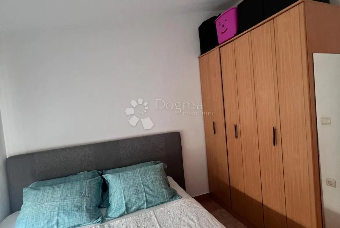 prodaje se namješten apartman na otoku viru! - slika 6