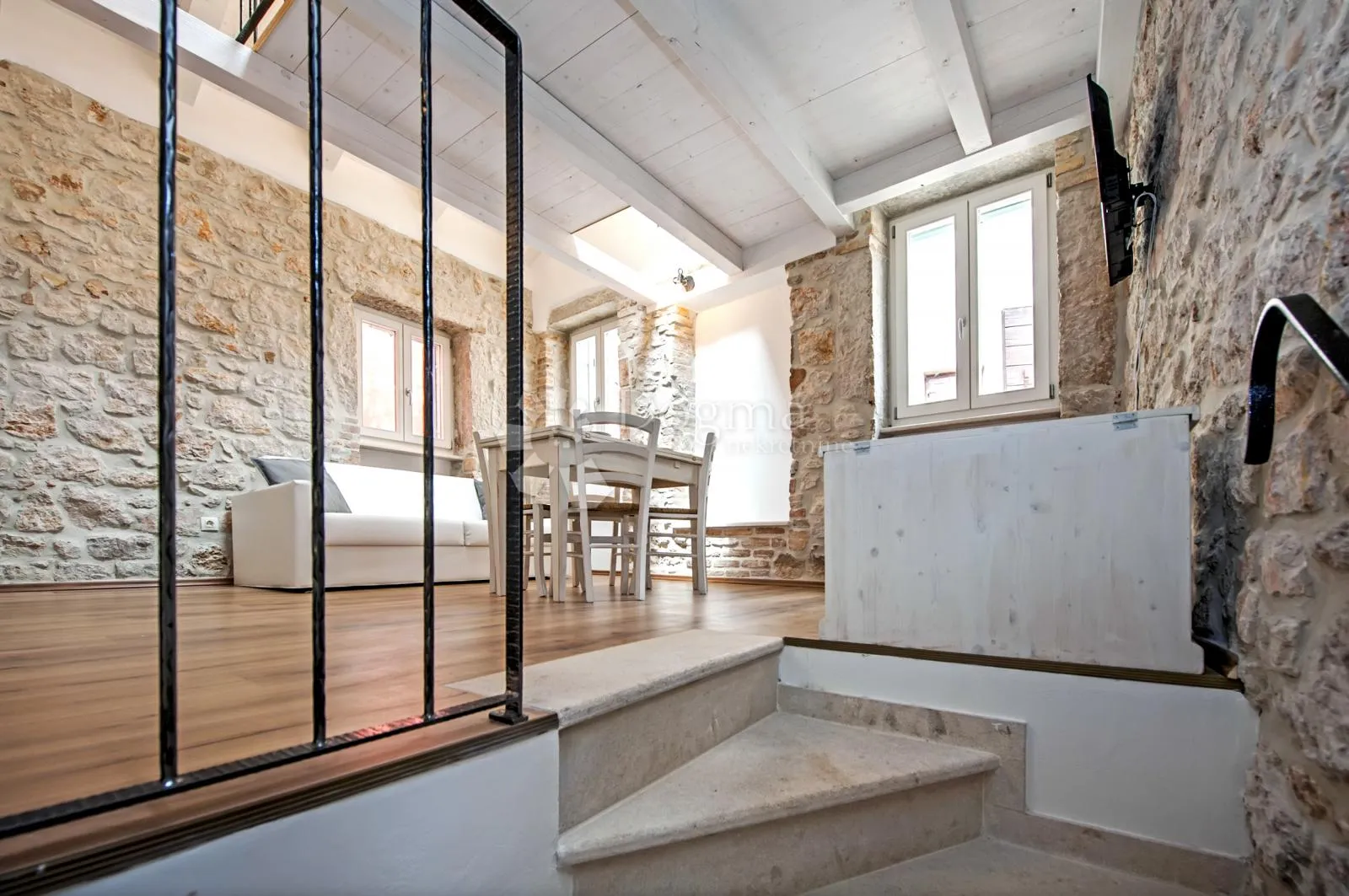 rovinj - sniženo! kuca s 3 apartmana u srcu starog grada - slika 46