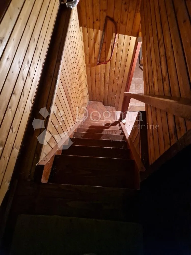 na brijegu kuća mala - slika 22