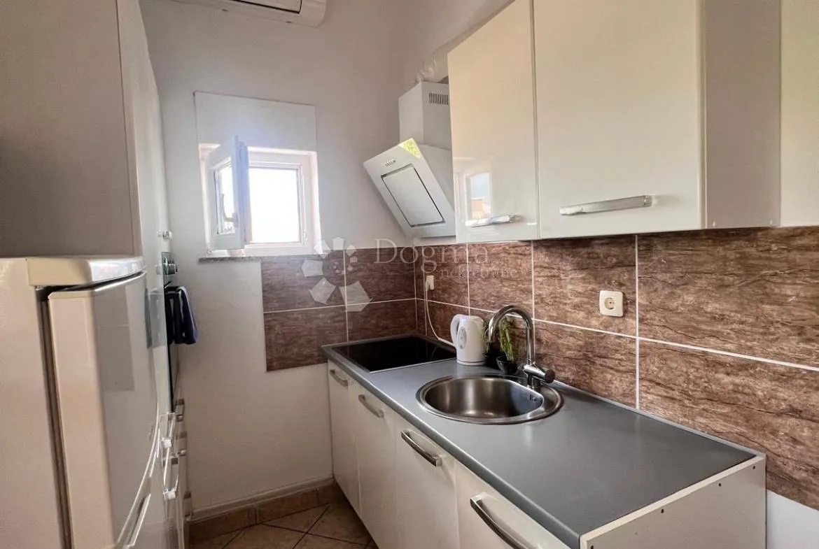 prodaje se namješten apartman na otoku viru! - slika 3