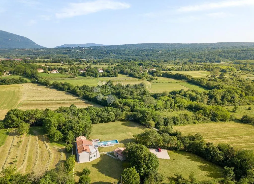 prostrano poljoprivredno zemljište barat /istra - slika 1
