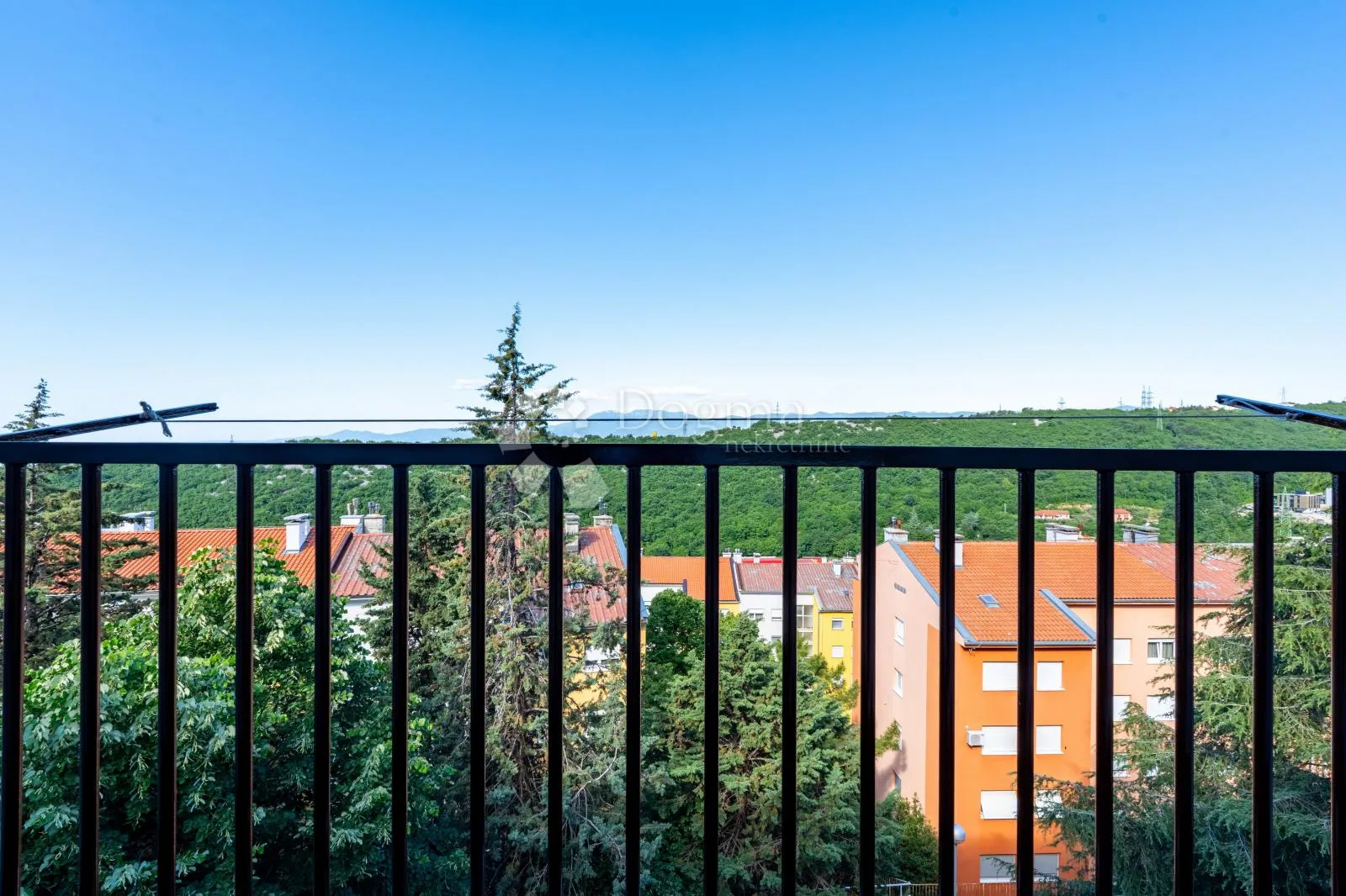 rijeka,škurinje-trosoban stan prostran od 85m2 - slika 18