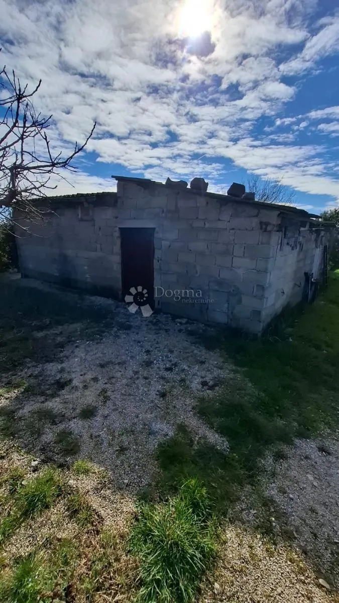 građevinsko zemljište sa objektom - slika 3