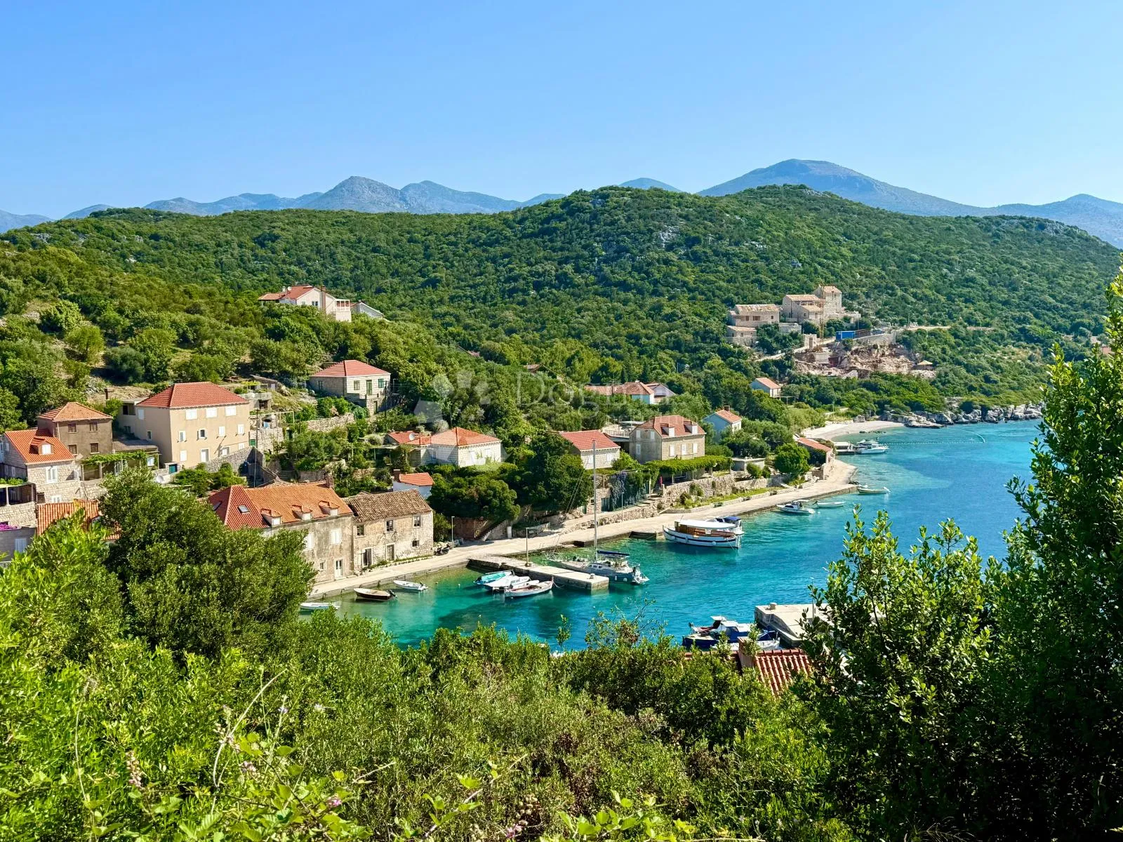 bajkovito zemljište blizu mora - slika 5
