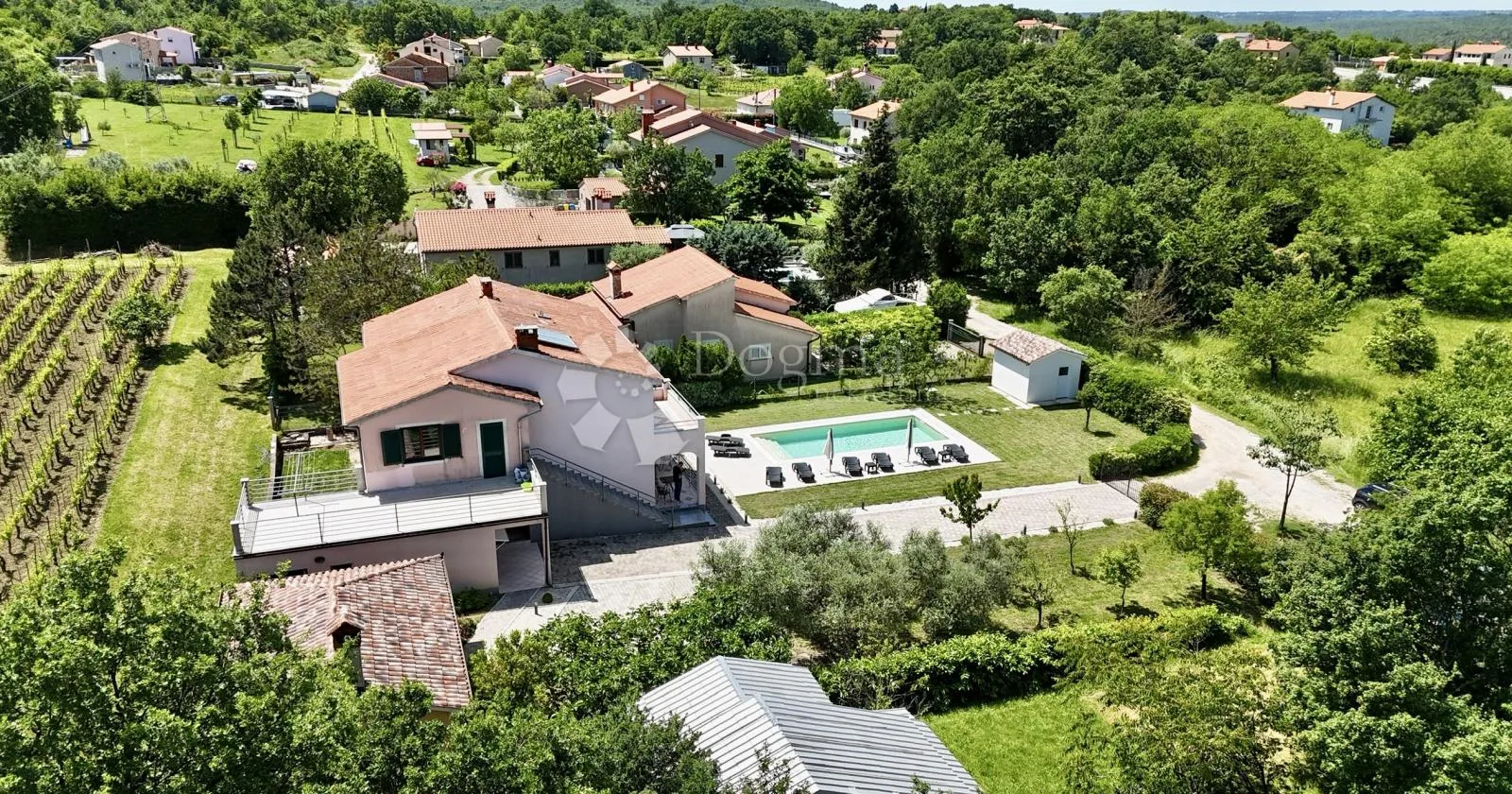 kuća sa 3 stana i bazenom na top lokaciji - slika 7