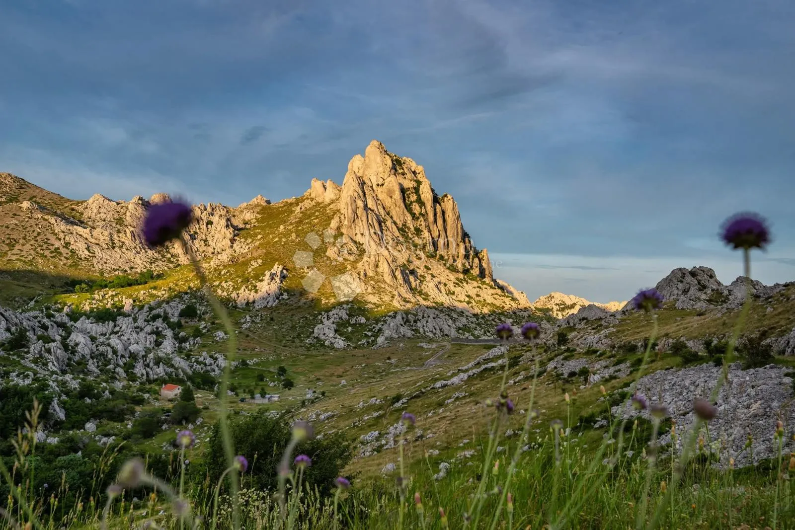 troetažni stan s terasom i pogledom na more - slika 22