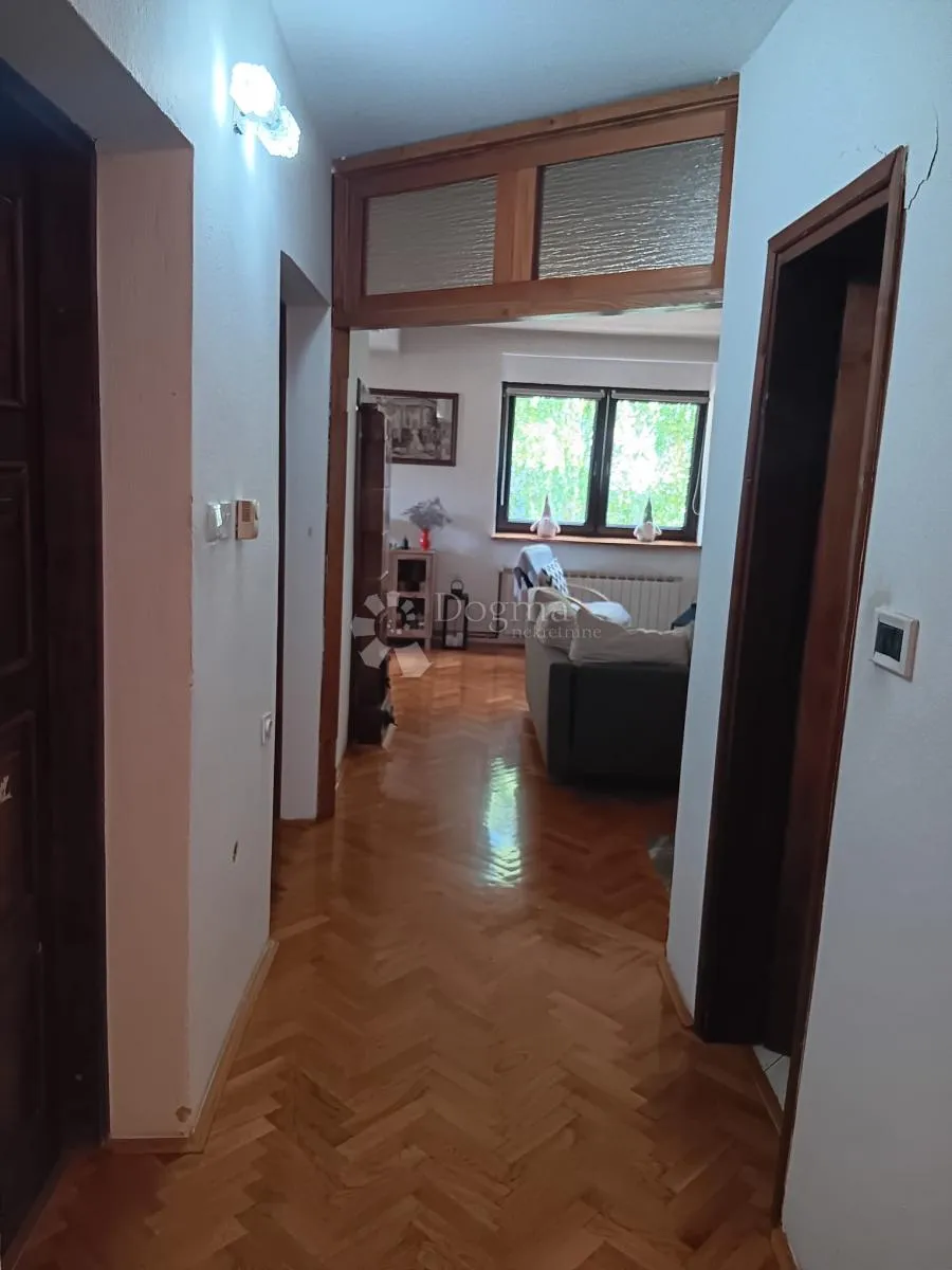 kuća u korenici, za investiciju i život - slika 40