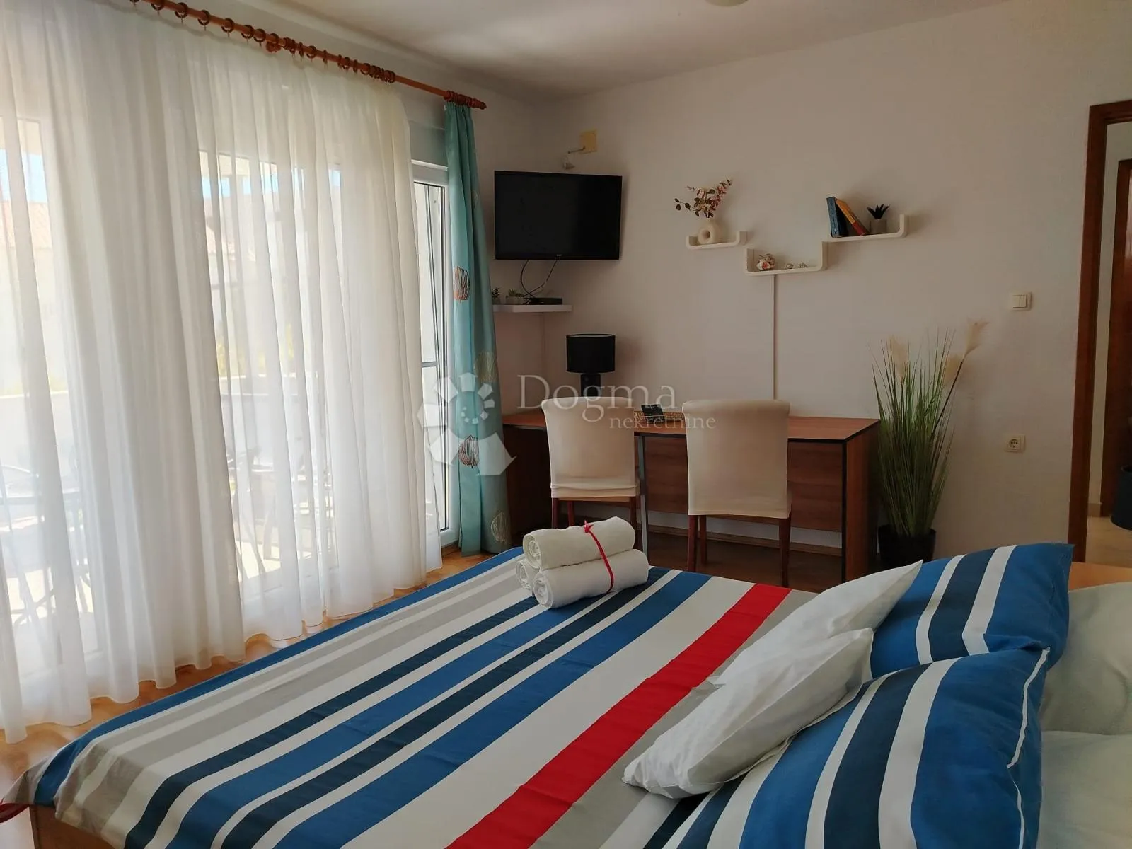 samostojeća kuća s dvorištem, samo 80 metara od mora - slika 8