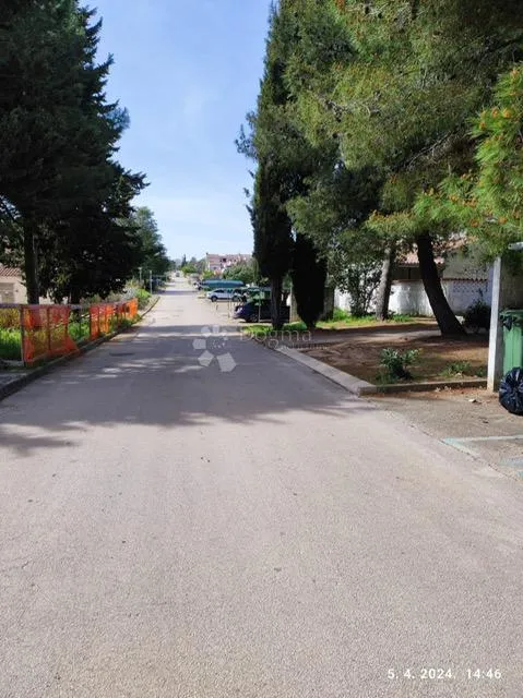 objekt sa tri zasebna apartmana, tražena lokacija kraj mora - slika 3
