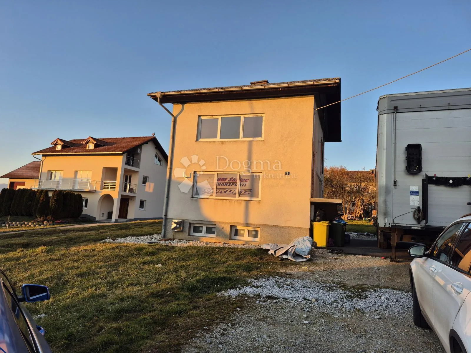 kuća s velikom parcelom 1.071 m² u centru konjščine - slika 1