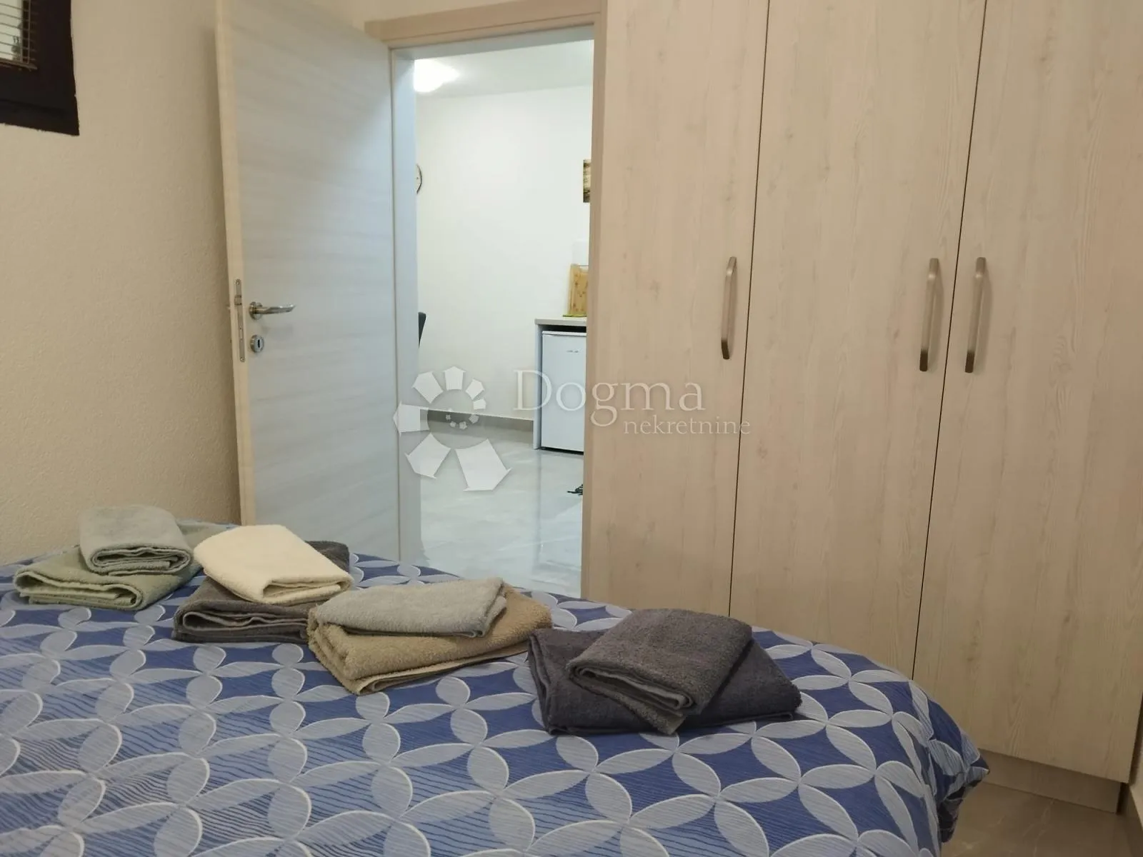 malinska - 2 apartmana sa sjenicom - slika 18