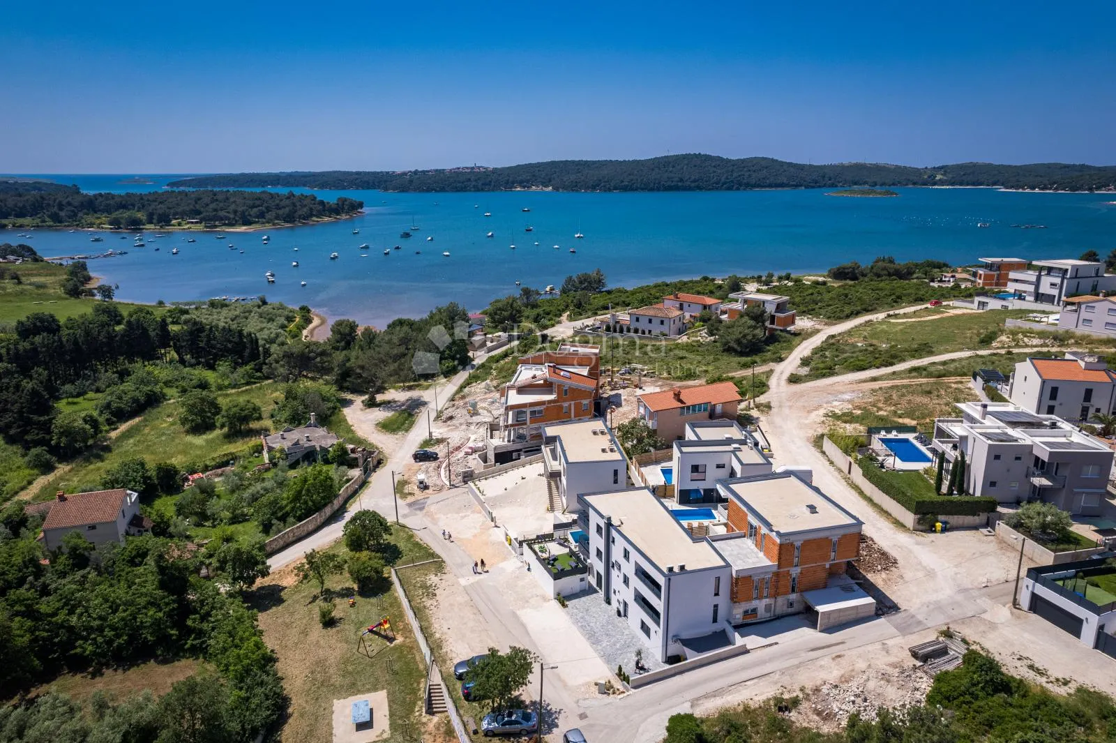 medulin, luksuzna vila 100 metara do mora s 3 stana - slika 44