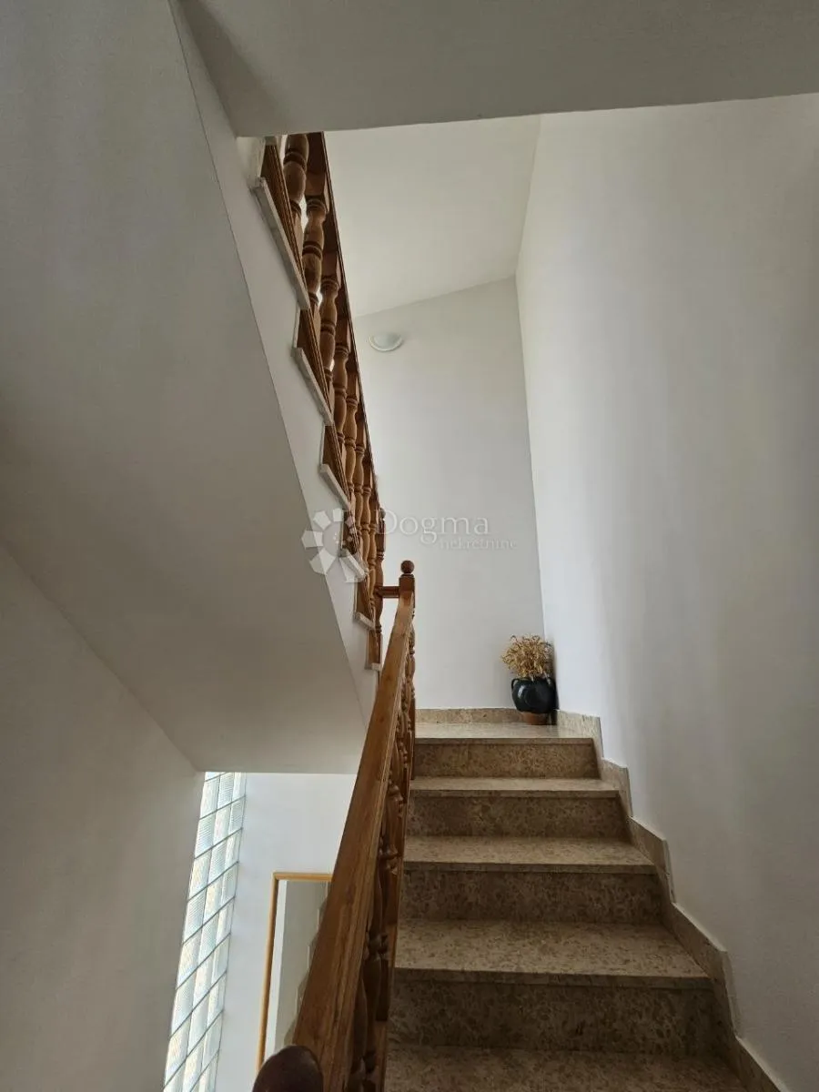 apartmanska kuća u okrugu gornjem! o. čiovo - slika 8