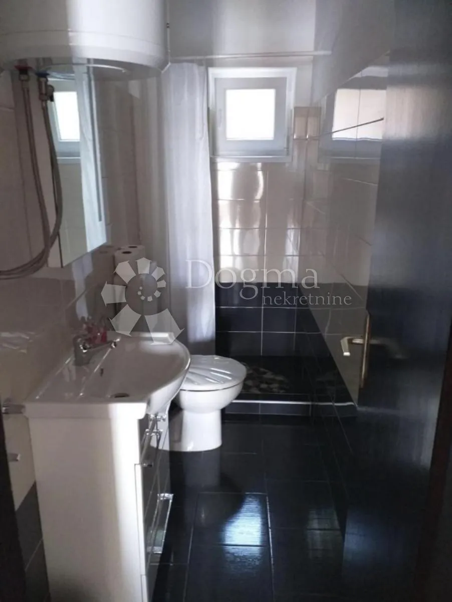kuća s tri apartmana uz more - slika 20