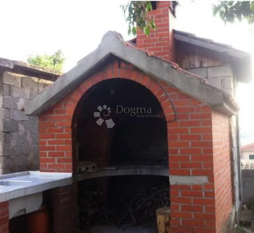 okrug gornji, kuća 400 m², 150 m od mora, prilika - slika 7