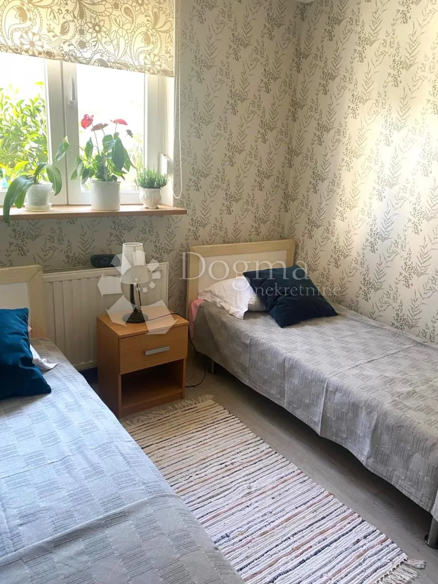 prilika - 2 kuće sa bazenom na odličnoj lokaciji - slika 51