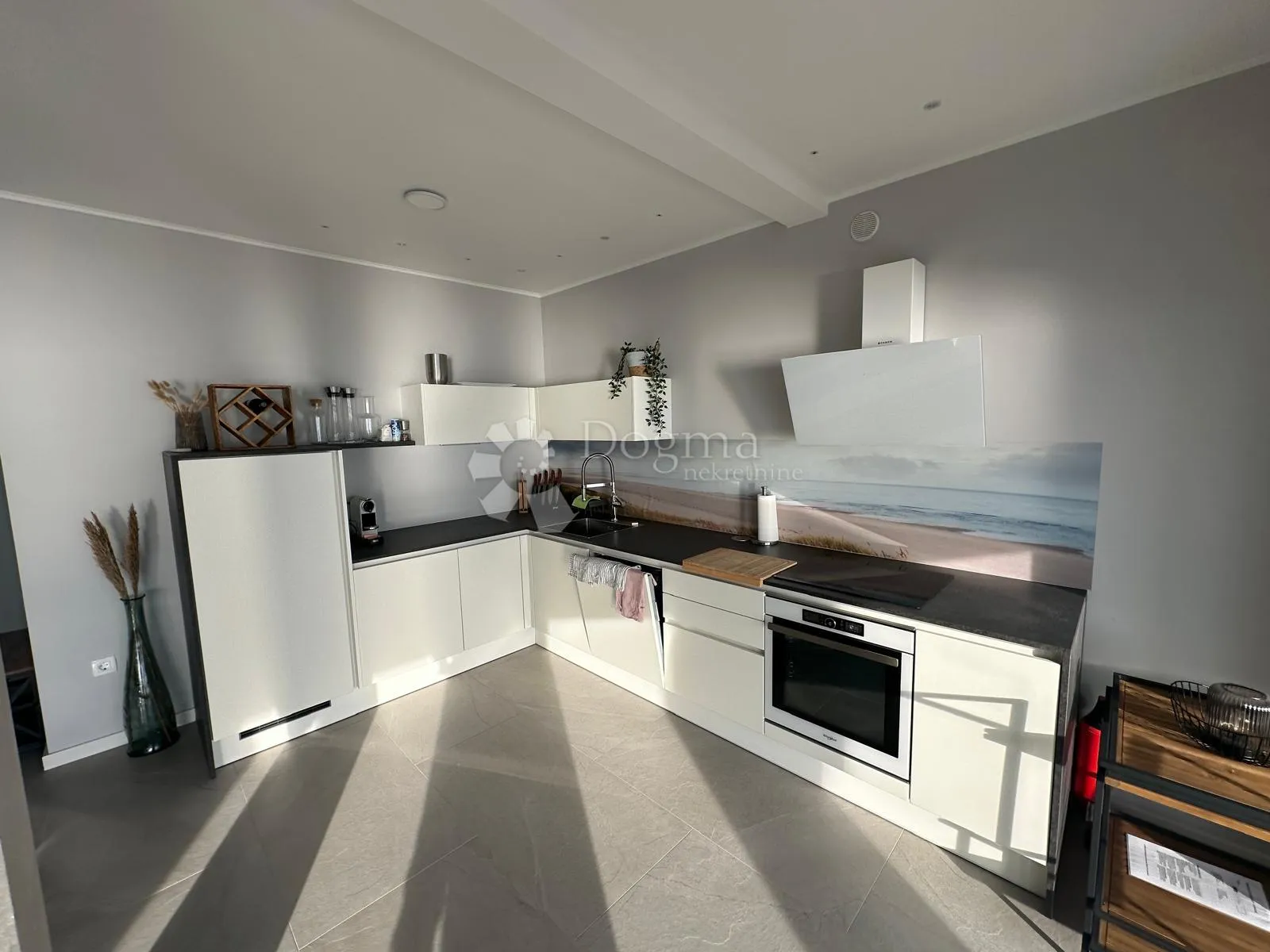 vir prodaje se apartman na atraktivnoj plaži 10 m od mora - slika 11