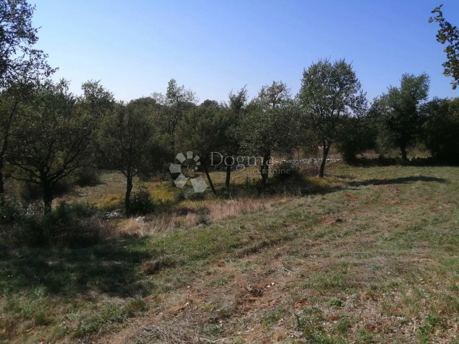 građevinsko zemljište u mirnom okruženju 518m2 - slika 4