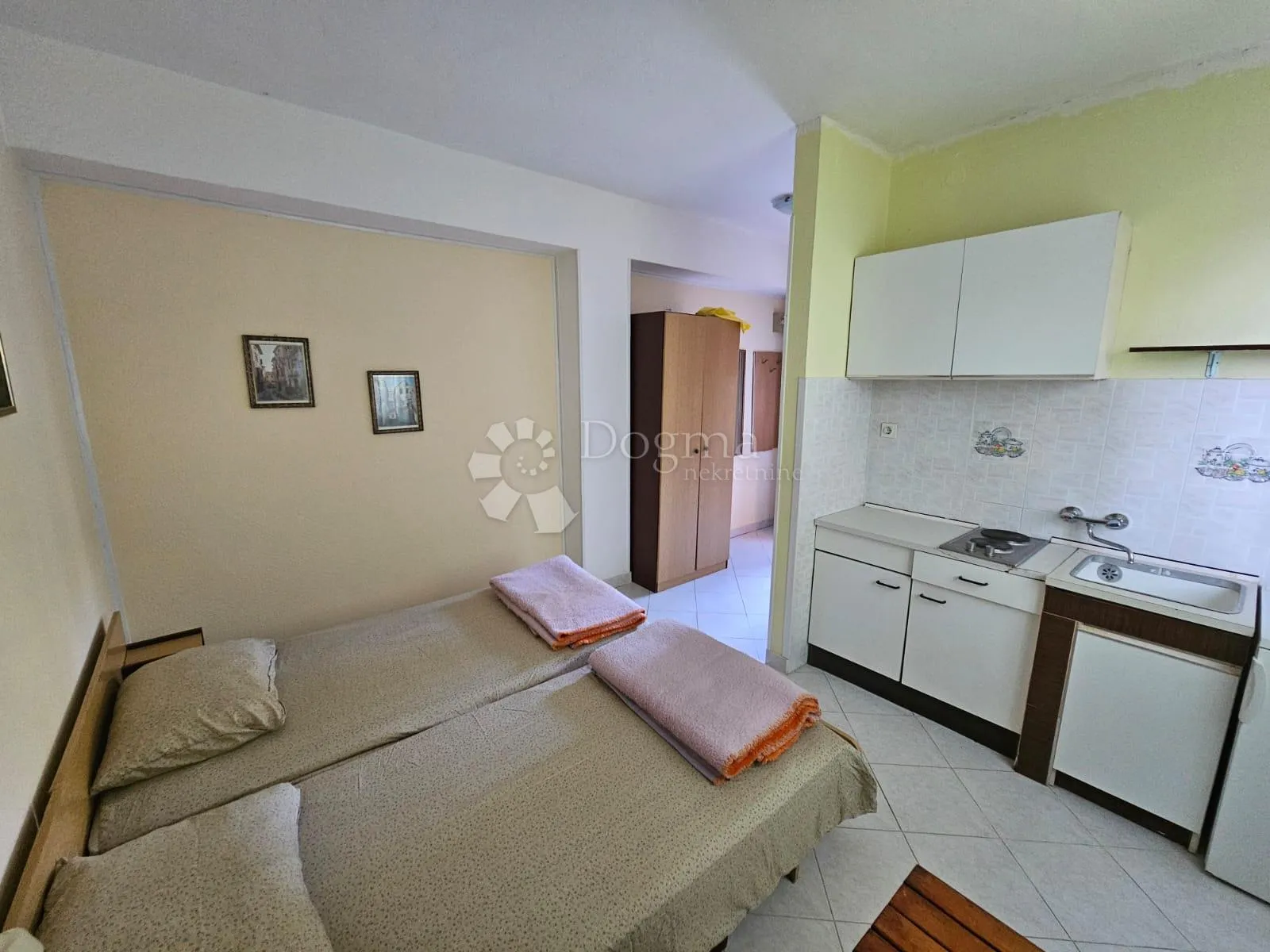 poreč - kuća sa dva stana i studio apartmanom - slika 3