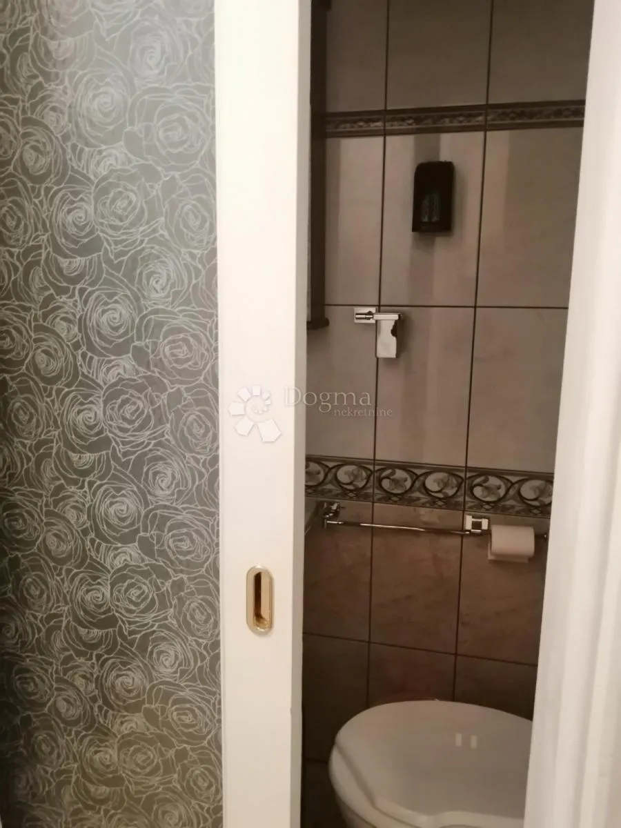 veliki gospodski 4s stan u centru - slika 30