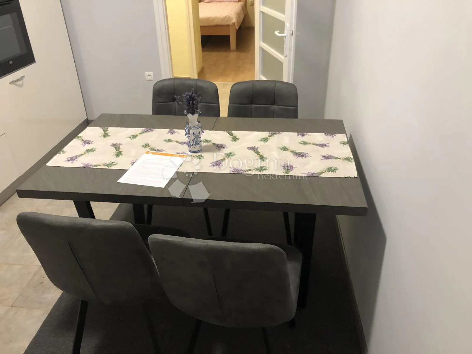 pehlin novoadaptiran stan - slika 2