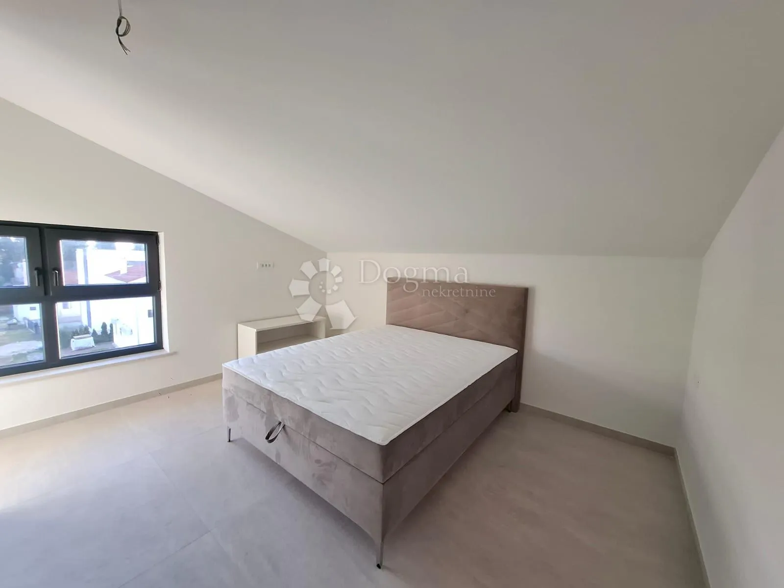 rovinj - dvoetažni stan sa pogledom na more - slika 14