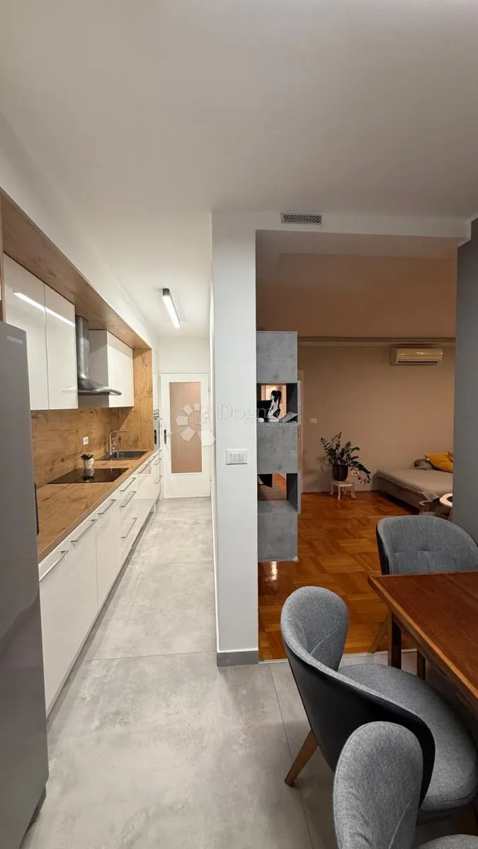 moderan renoviran stan - 5 minuta do mora! - slika 11
