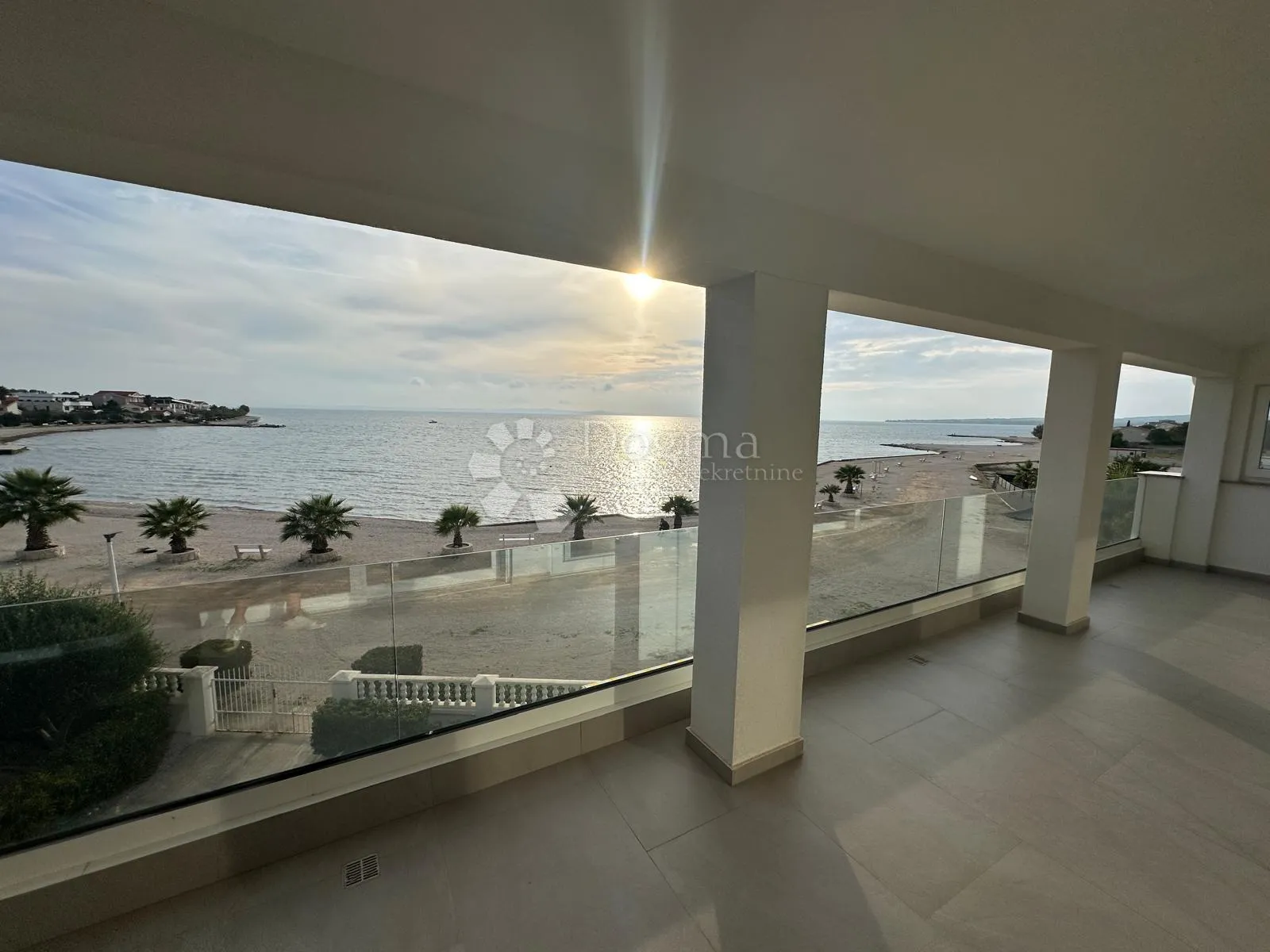 vir prodaje se apartman na atraktivnoj plaži 10 m od mora - slika 9