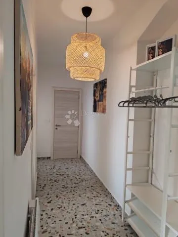 novo adaptiran stan s očaravajućim pogledom na rijeku - slika 4