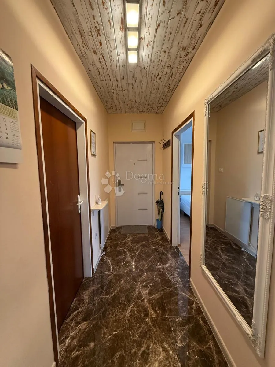 kuća s 2 stana - 300 m od mora - slika 39