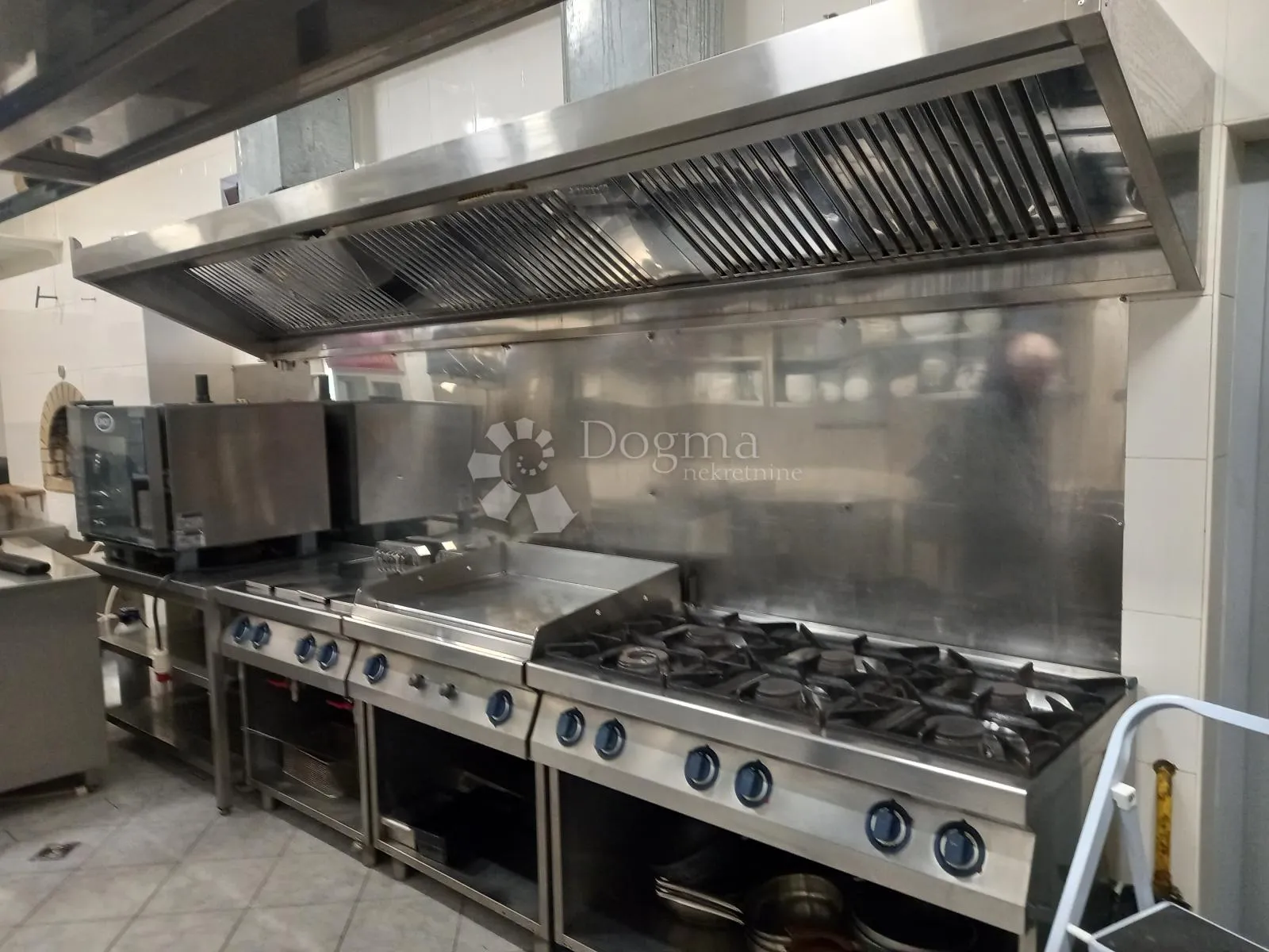 kompletno opremljen bistro / restoran – zaton - slika 11