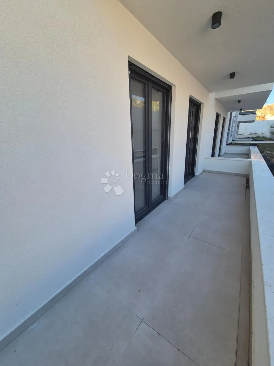 novogradnja – moderan stan (s4) s terasama i pogledom na more, manje od 150 m od plaže – okrug gornji - slika 7