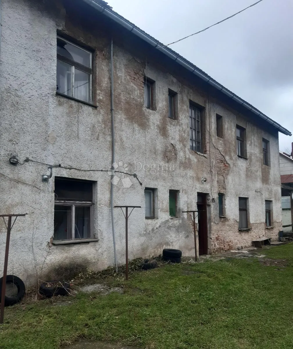 kuća za adaptaciju u drežnici sa 8 stanova - slika 4