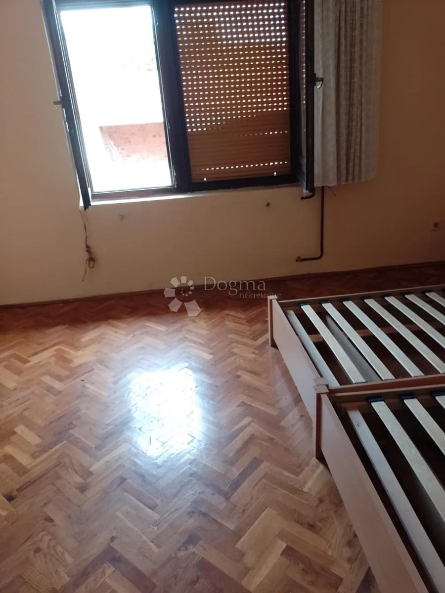 sunčan i uredan posjed u gradu duhova - slika 20