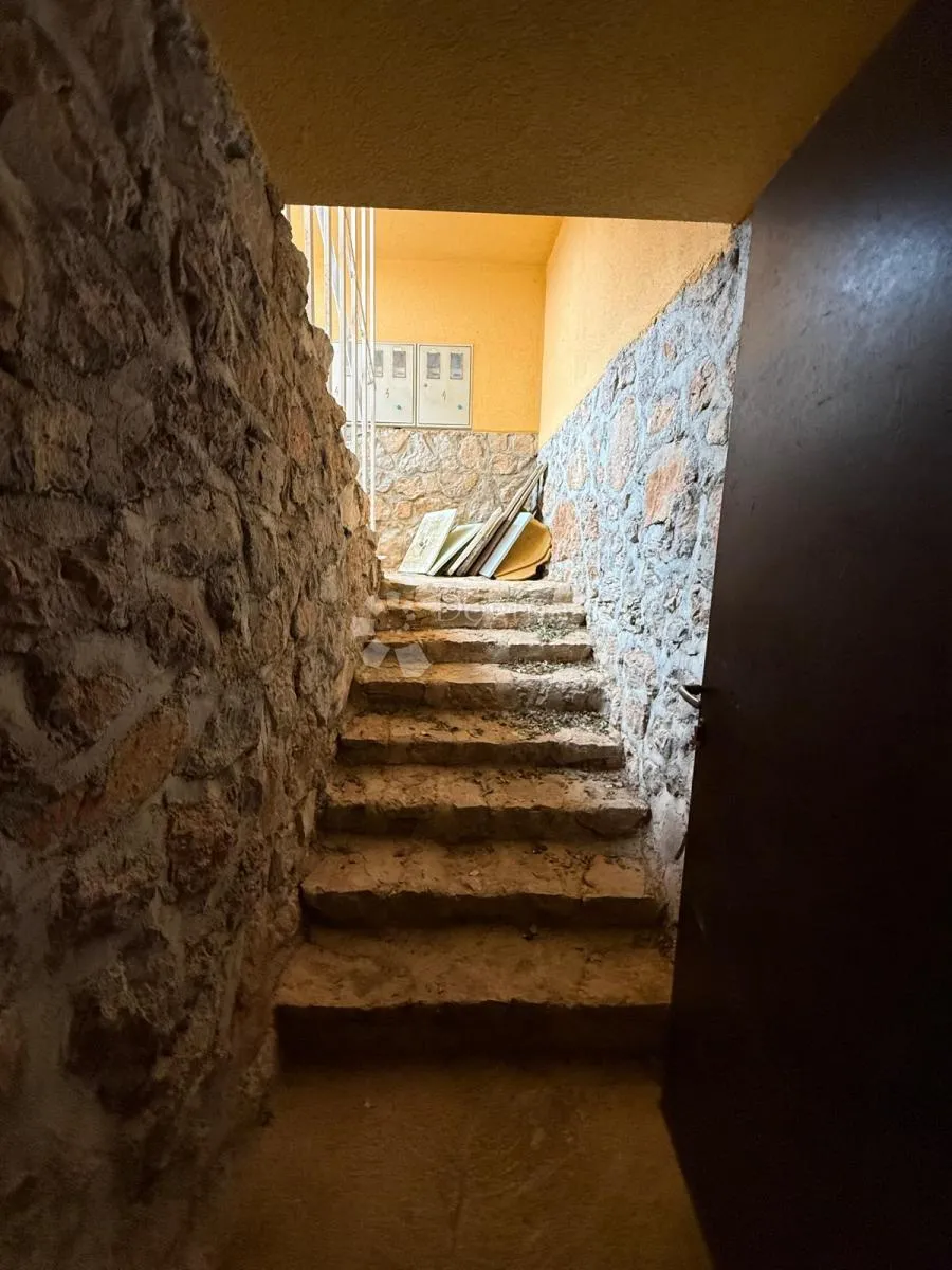 apartman s terasom vrtom parking namješten prilika !!! - slika 18