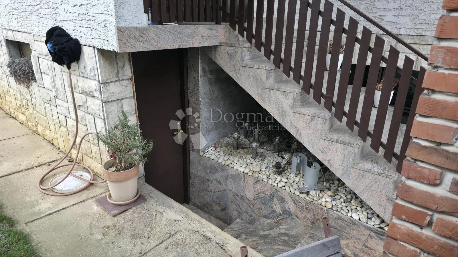 prodaja obiteljske kuće, bjelovar, odlična lokacija! - slika 27