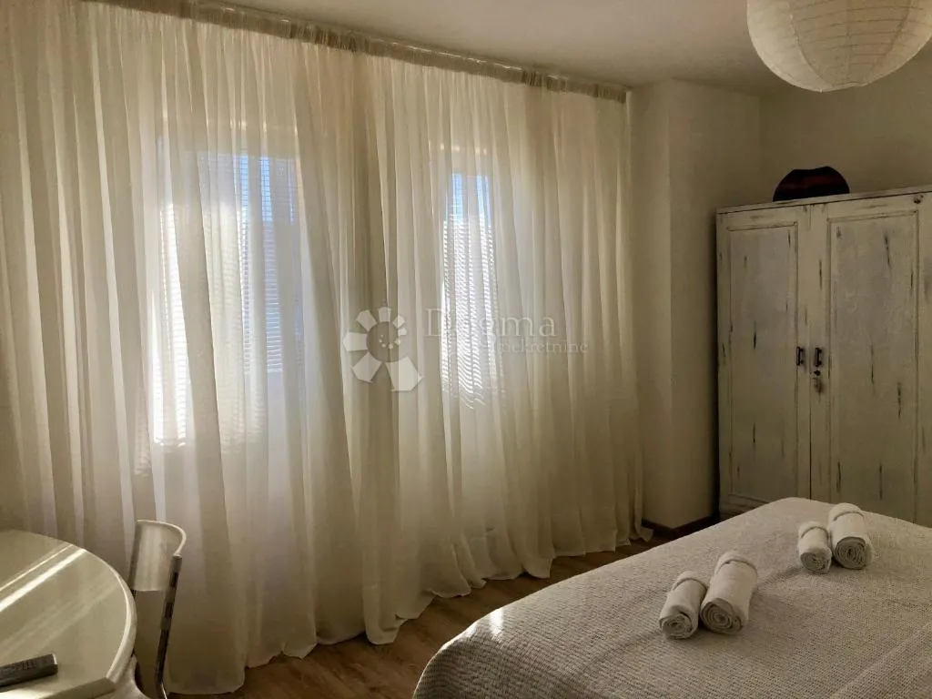 kuća na pagu s velikim dvorištem - 310m2 - slika 38