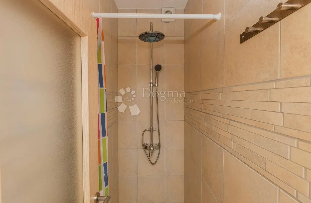 fantastična lokacija, dvojna kuća sa 3 apartmana samo 250 metara do plažena - slika 35