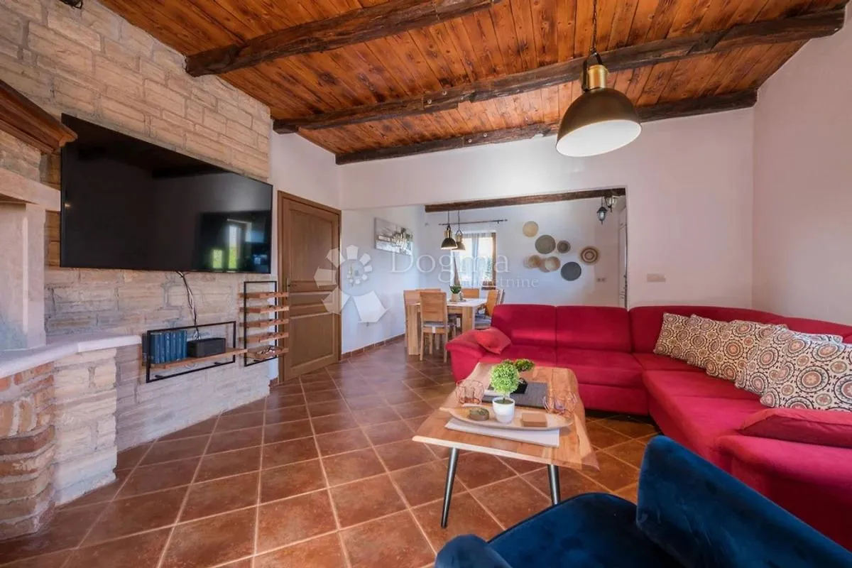 prekrasna vila s bazenom – idealna prilika za investiciju! - slika 7