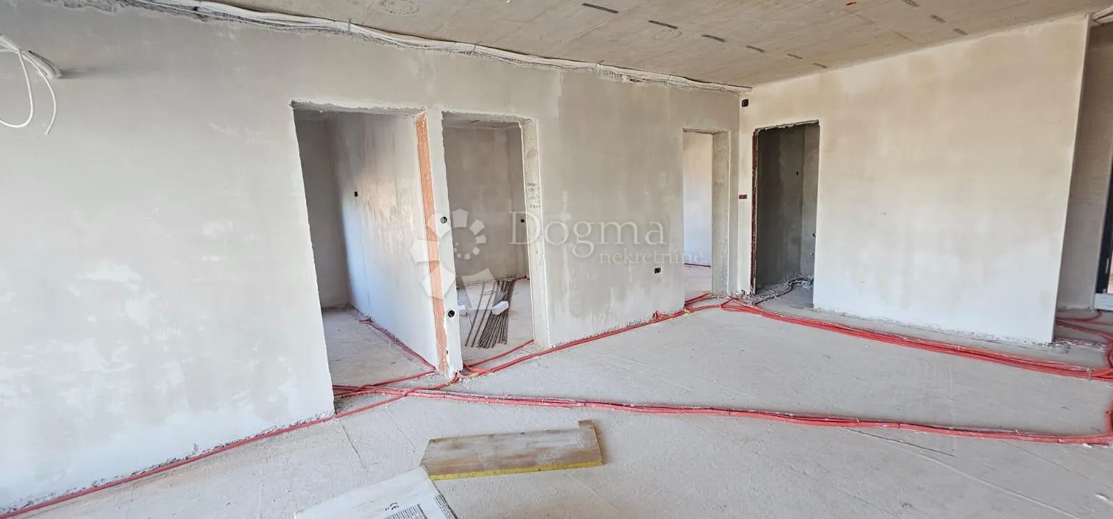 apartman na zadnjoj etaži s krovnom terasom i pogledom na more - slika 22