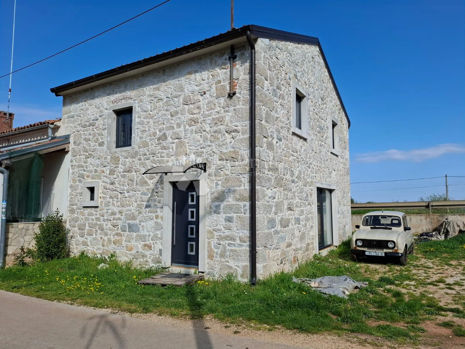 poreč (okolica) - renovirana kamena kuća - slika 2