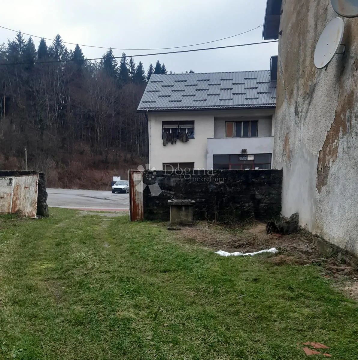 kuća za adaptaciju u drežnici sa 8 stanova - slika 17