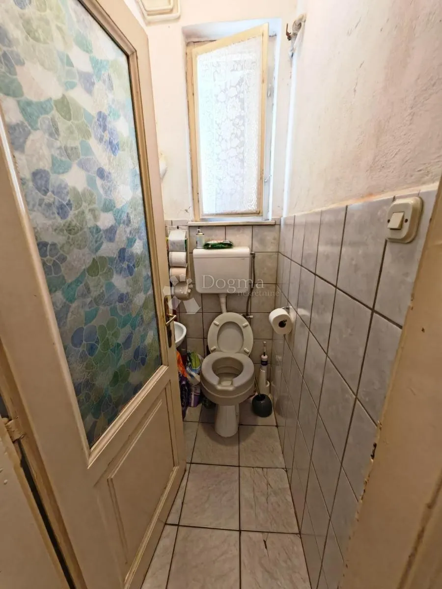 3-soban građanski stan u centru - slika 9