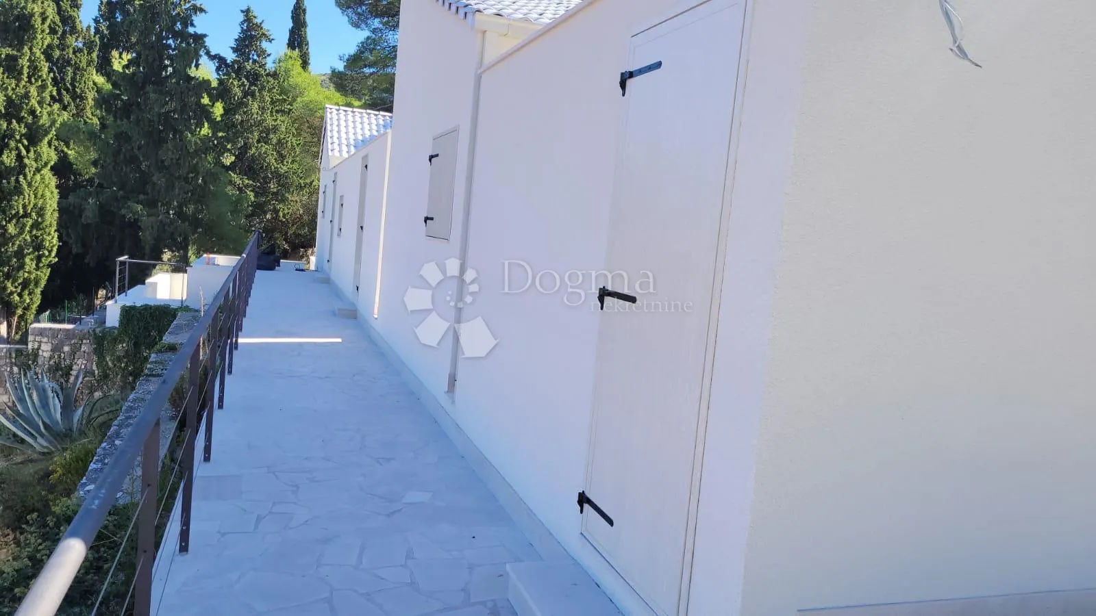 drugačija vila s bazenom, brač, bobovišća - slika 20