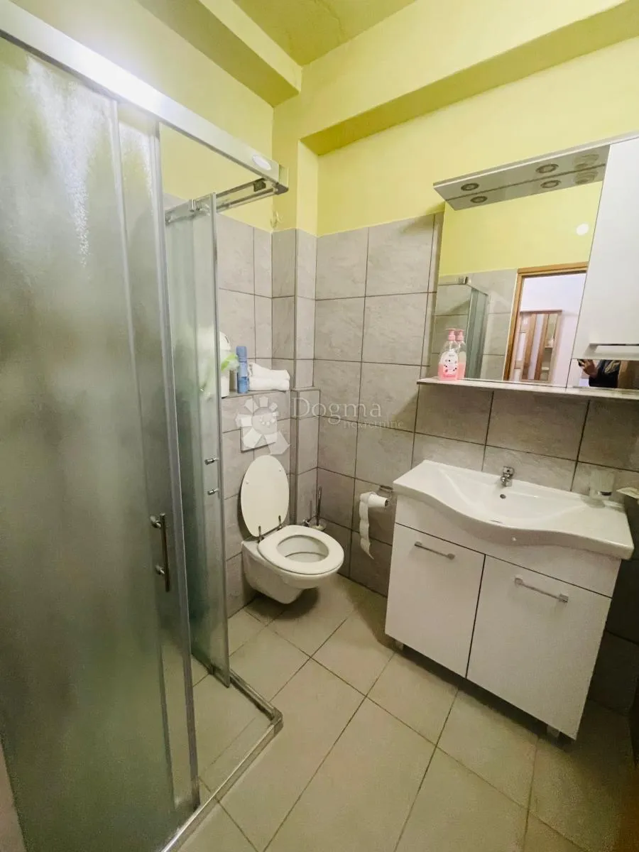 uhodani pansion na izvrsnoj lokaciji - slika 56
