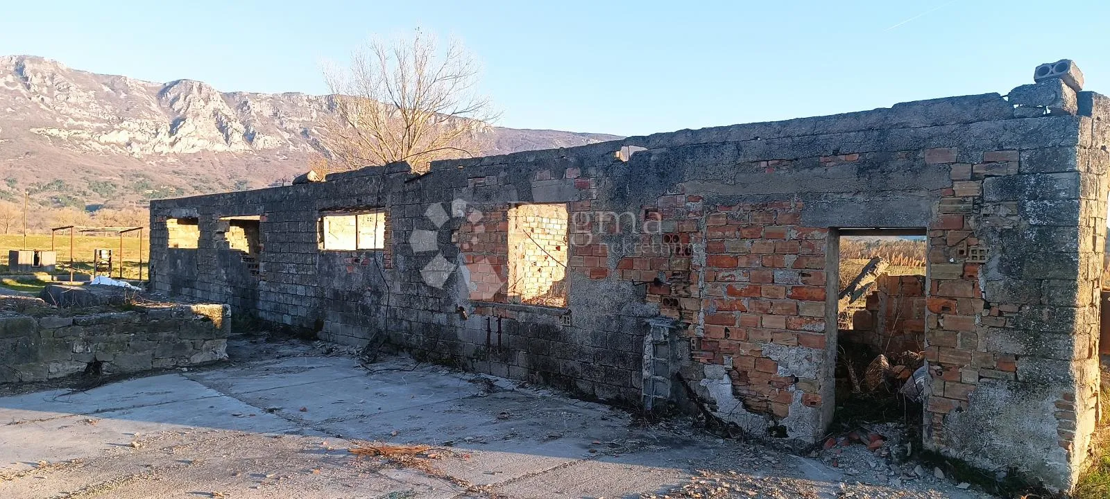prostrani poslovni kompleks u okolici kršana - slika 3