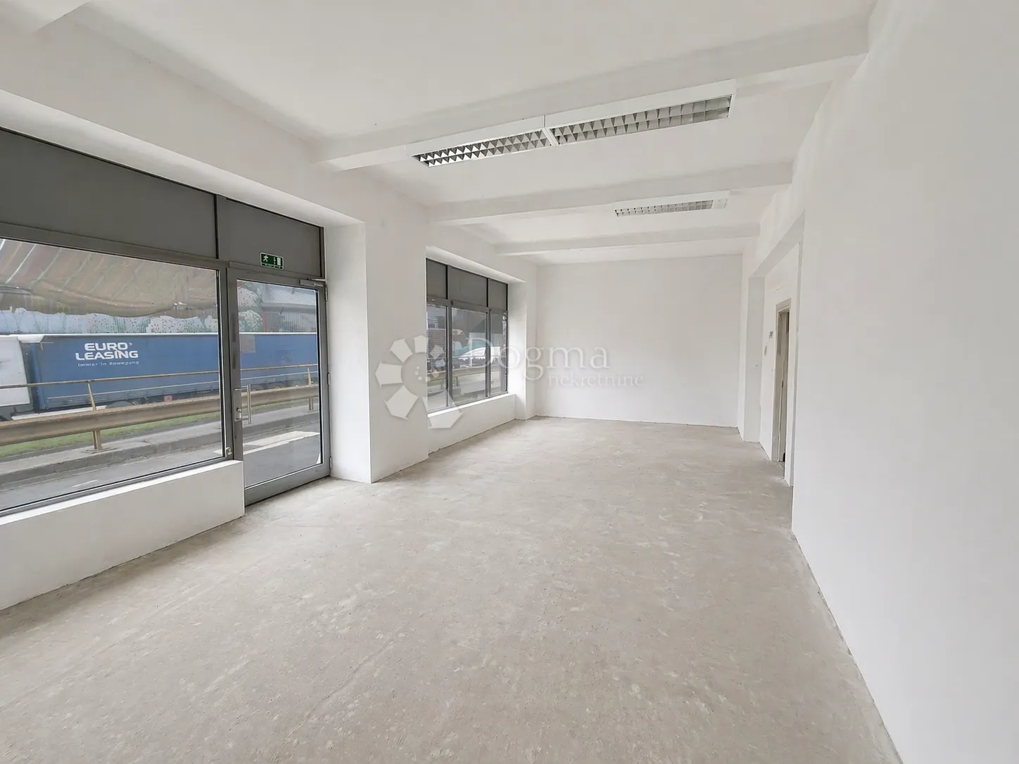 top lokal selska | 55m² + skladište | parking - slika 1