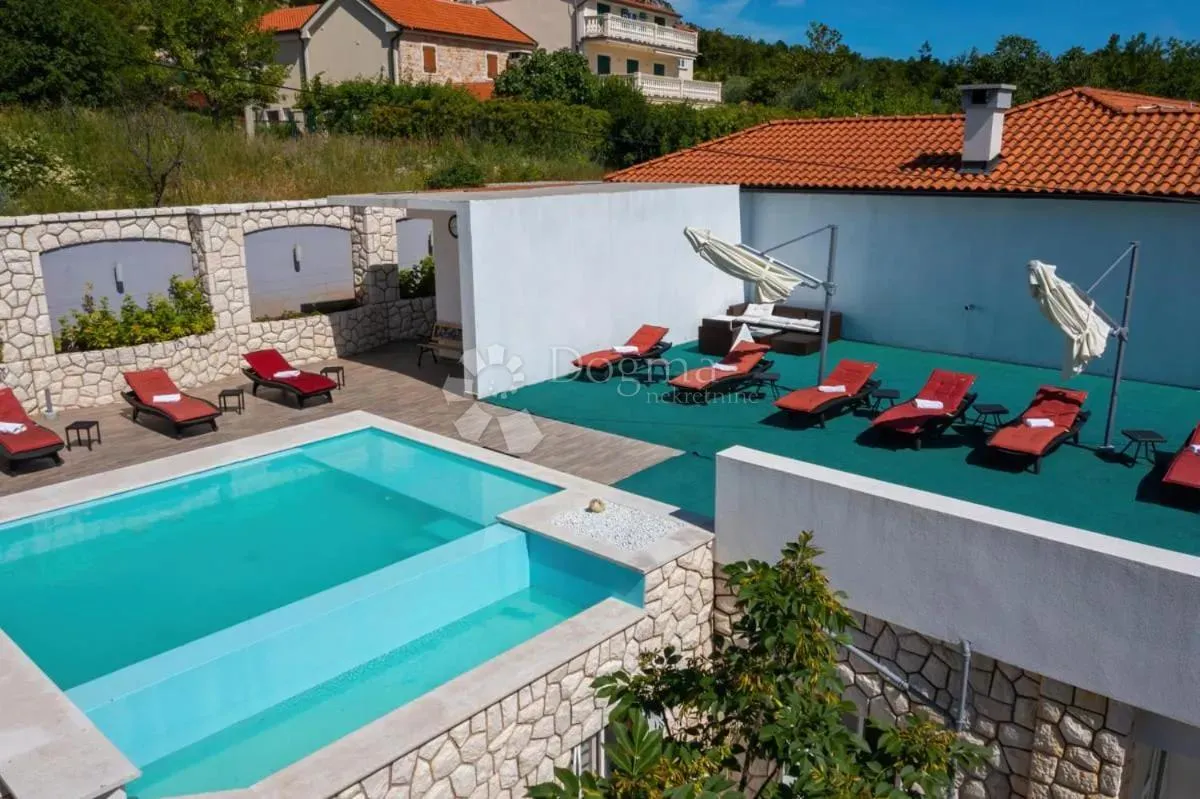 bribir, fenomenalna vila sa bazenom - slika 27