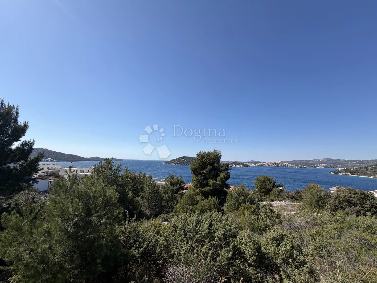 za investitore!! ražanj, atraktivno građevinsko zemljište s panoramskim pogledom, svega 150m od mora!!! - slika 1