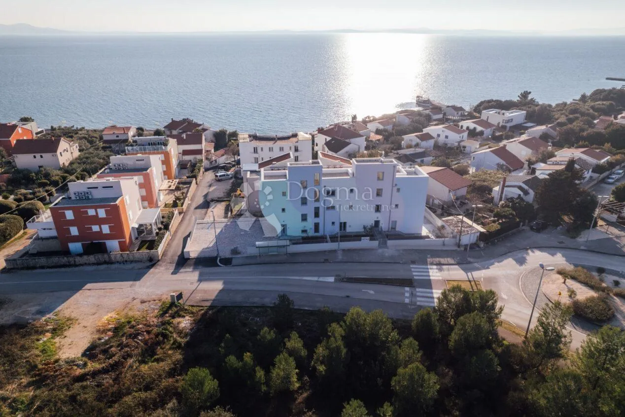 petrčane - s1 troetažni stan s pogledom na more, vrt, krovna terasa - slika 23